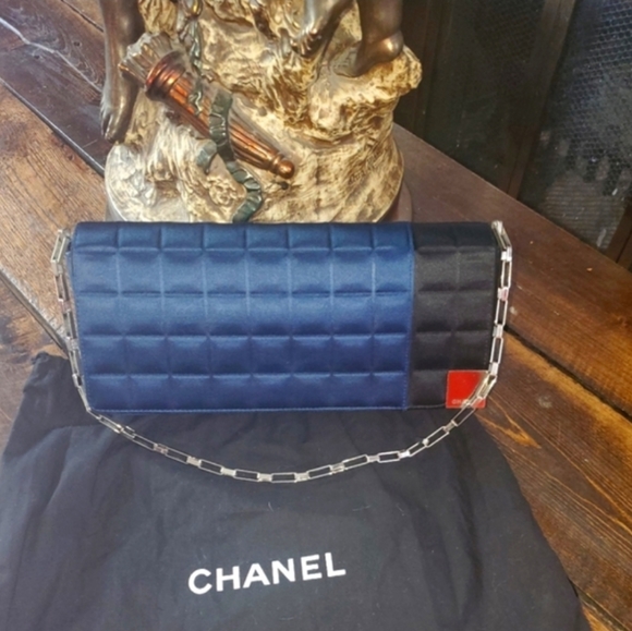 CHANEL Limited-Edition sapphire Ice Cube flap bag 2002 - Picture 1 of 9